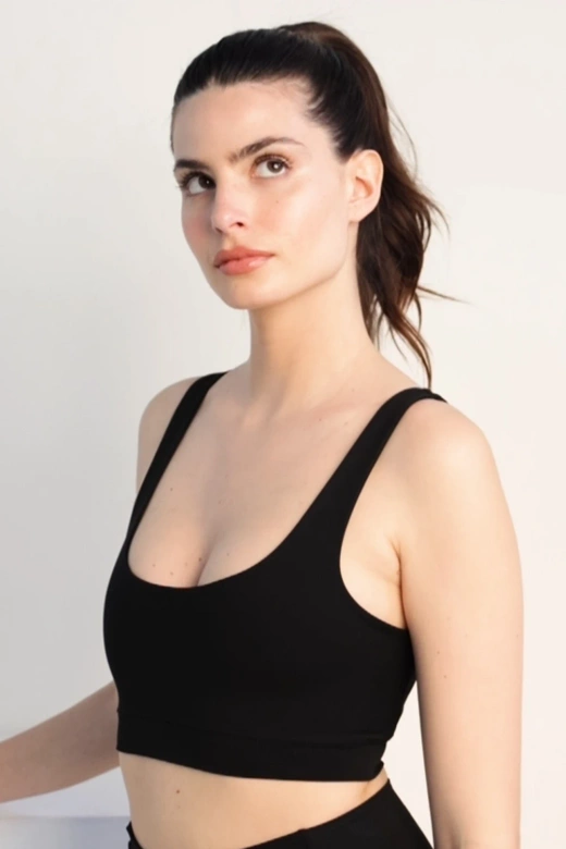 Damski Biustonosz Sportowy Miękki na Ramiączkach AT07, nero-czarny