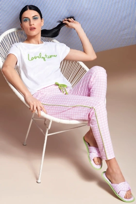 Długa bawełniana piżama damska z haftem Dana, różowa