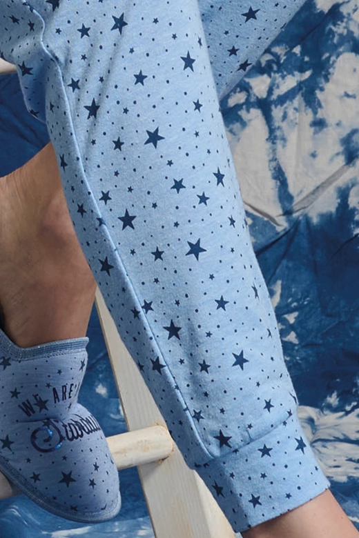 Miękka piżama damska z metalicznym napisem i kokardką DENISA, błękitna