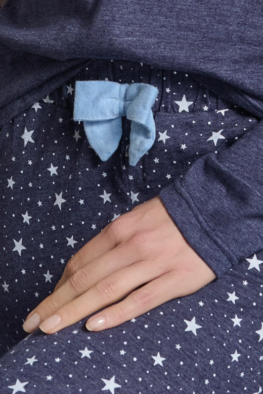 Miękka piżama damska z metalicznym napisem i kokardką DENISA, granatowa