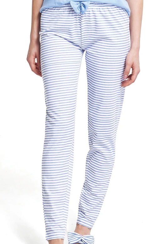 Bawełniana piżama długa damska z ażurowym haftem i paskami Juliana, niebieska