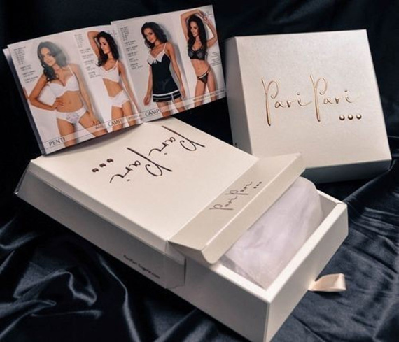 SARI WHITE Stringi z kwiatowym haftem, biel