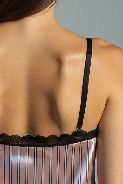 Satynowa piżama damska w paski z koronką Donna, różowa