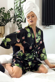 Satynowy szlafrok w kwiaty FLOWERS P008, czarno-zielony
