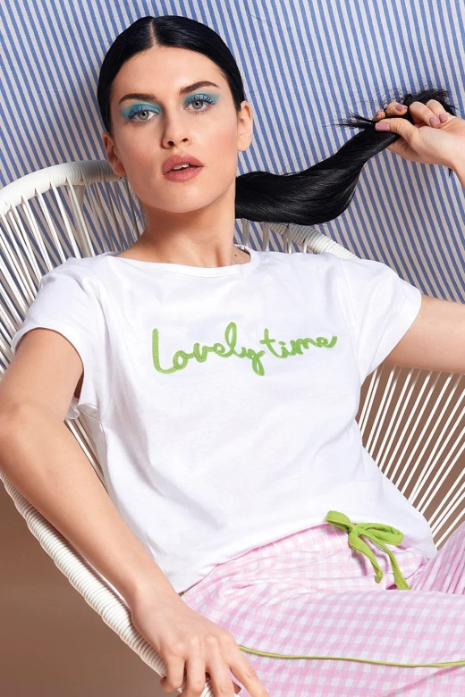 Długa bawełniana piżama damska z haftem Dana, różowa