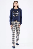 Piżama Bessy z aplikacją i spodniami w kratę, granat